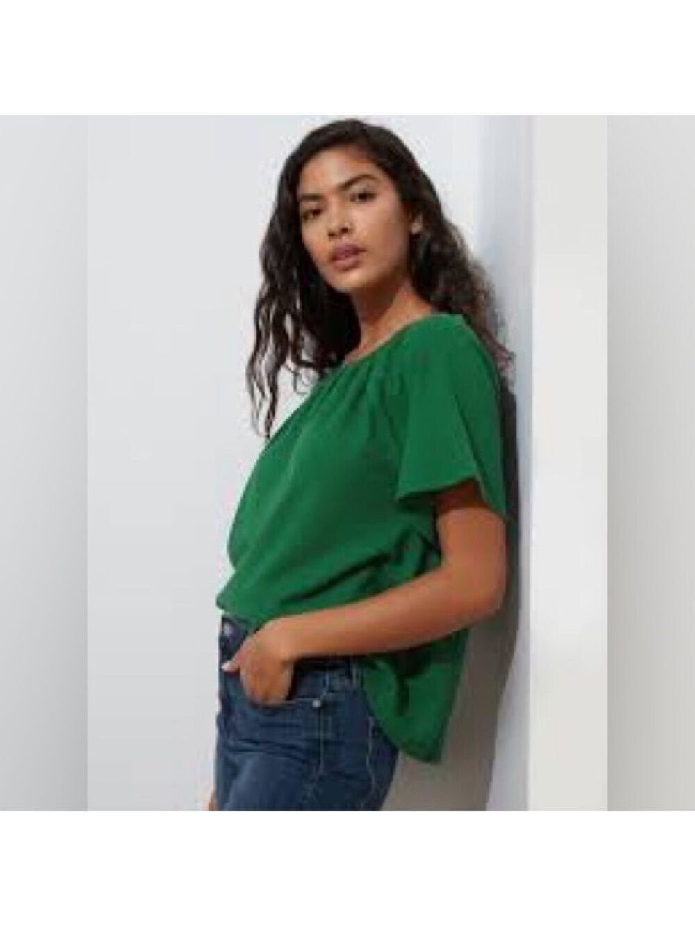 Banana Republic Factory Textured Flutter Sleeve Top in Emerald Green. Size XS